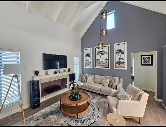 2 BEDROOM HOUSE FOR SALE IN SALDANHA HEIGHTS